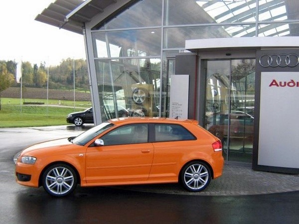 [Bild: orange_audi_s3_b.jpg]